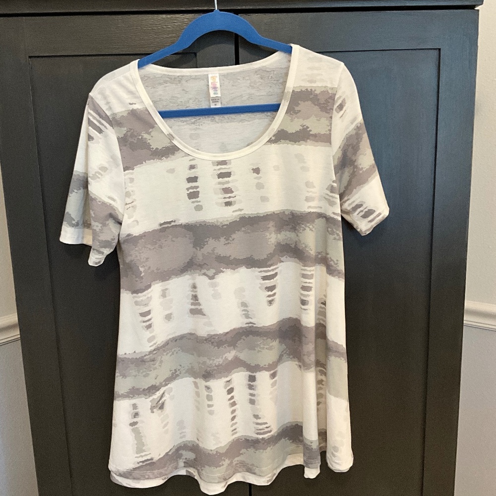 Lularoe cute, short sleeve shirt size medium